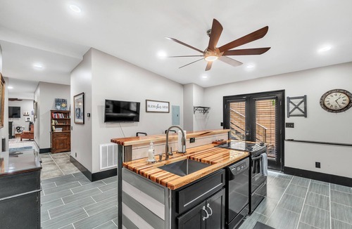 Greenville House | Relaxing at the Spacious Madison for Traveling Professionals