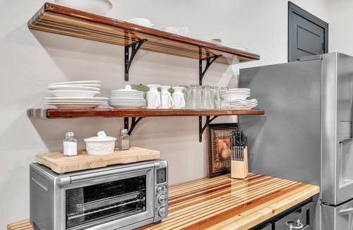 Greenville House | Relaxing at the Spacious Madison for Traveling Professionals