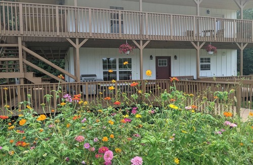 Whitley City Apartment | Relaxing Downstairs Retreat with Queen Bed & Private Entrance at Beulah Farm