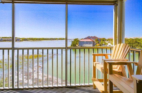 Folly Beach Condo | Renovated Folly Beach Condo w/Community Pool, River Views and Short Walk to Beach & Downtown