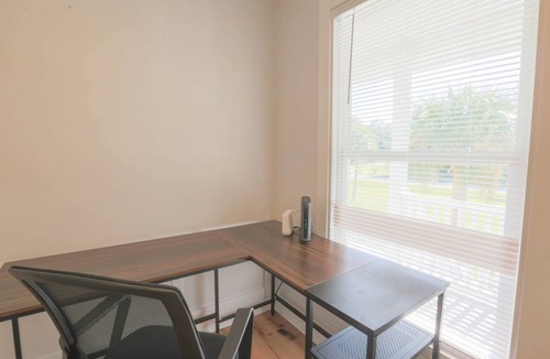 Mount Pleasant House | Renovated Home with 2 Decks & Backyard. Minutes to Shipyard Park, Charleston, Beaches & Boone Hall.