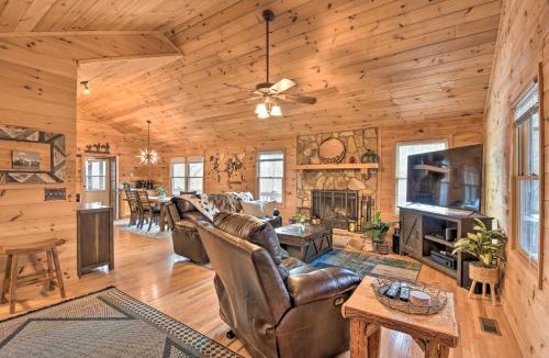Ellijay House | Resort Cabin with Hot Tub about 4 Miles to Downtown!