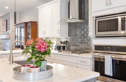 North Nashville House | Restful City Retreat I Minutes to Downtown, Universities, Hospitals I Sleeps 8 I