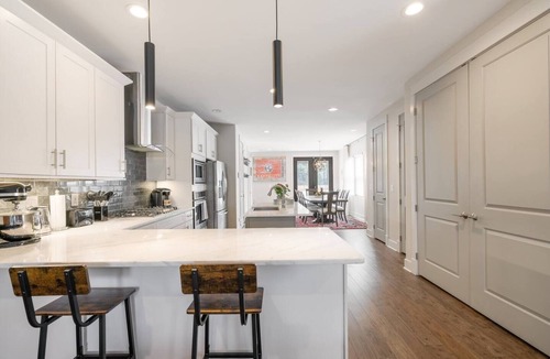 North Nashville House | Restful City Retreat I Minutes to Downtown, Universities, Hospitals I Sleeps 8 I