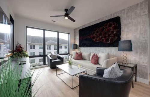 Midtown House | Reverb - Odyssey - Pool & Gym - Heart of Midtown