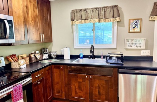 Avawam House | Ridgeview Retreat- Perfect for large groups!