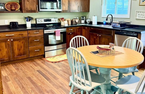 Avawam House | Ridgeview Retreat- Perfect for large groups!