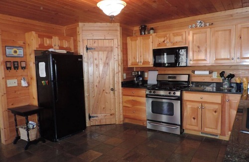 Ellijay Cabin | River Daze - A Beautiful River Front Brick House O
