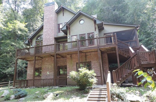 Ellijay Cabin | River Daze - A Beautiful River Front Brick House O