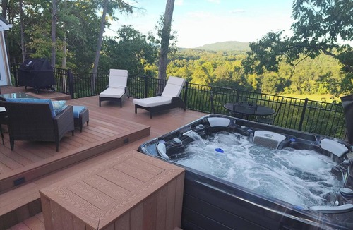 Augusta Cabin | River Ranch: Escape to a private 17-acre paradise surrounded by the North River