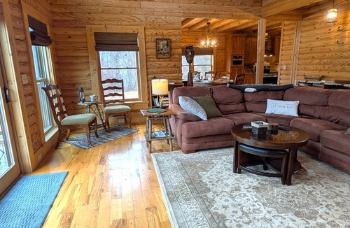 Allisonia House | River Trail Lodge-Log Home/Retreat with Trail Access, Fire Pit & Game Room