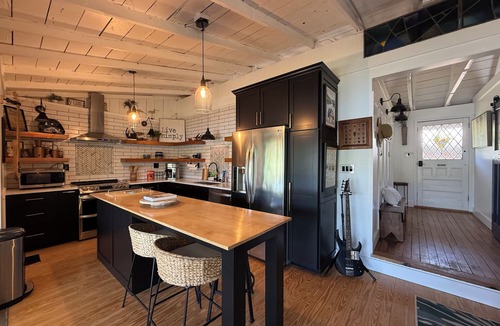Knoxville Cottage | Riverfront Cottage 5 minutes to UT Campus and Neyland Stadium