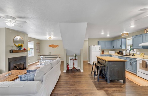Bellepoint House | Riverfront home near Sandstone Falls and New River Gorge National Park