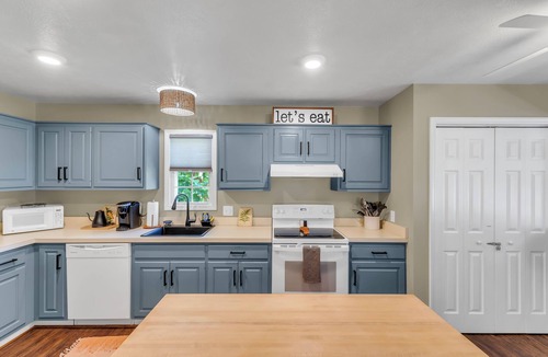 Bellepoint House | Riverfront home near Sandstone Falls and New River Gorge National Park