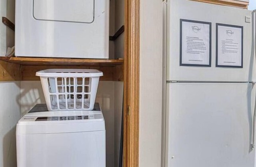 Newburgh Apartment | RiverTown Retro: 1970s Retreat | 1BR Downtown Newburgh | Walk to River & Coffee