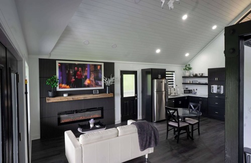 Denniston Cabin | Robyn's Nest -Sky Ridge Retreats - Views- Hot Tub