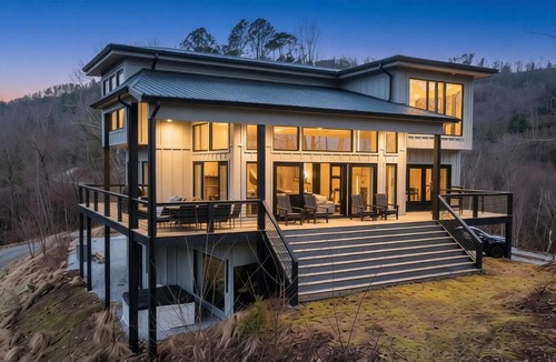 Bryson City House | Rockledge - Dandelion - private, lakeside community docks, view of Fontana Lake