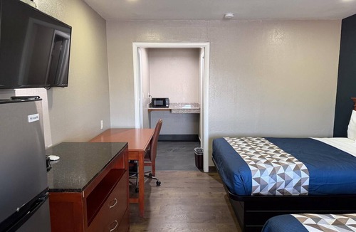 Ada Hotel | Rodeway Inn & Suites