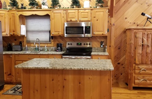 Townsend Cabin | Romans 15:13 ~ 11 miles to Heart Pigeon forge, Hotub, gas grill-NO EXTRA FEES