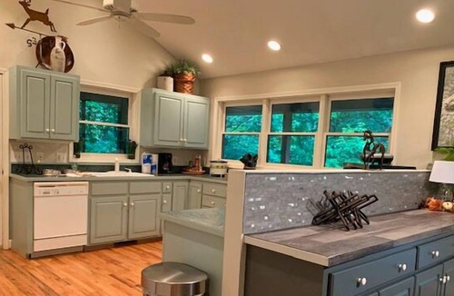 Ferguson Cabin | Romantic Cabin,Fireplace,Screened Porch,WiFi
