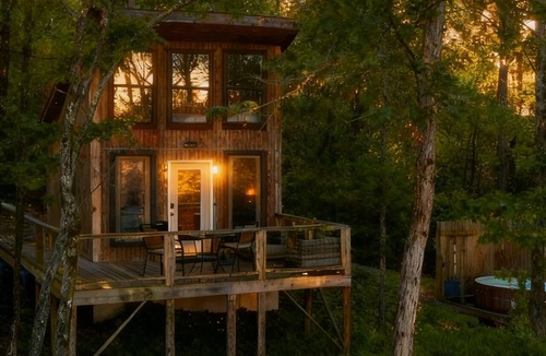 Albertville Cabin | Romantic Cliffside Retreat Private Hot Tub Creek Views Outdoor Shower