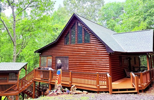 Blue Ridge Cabin | Romantic Creekside Cabin! Close to downtown New Hot Tub Fire Pit Game Room