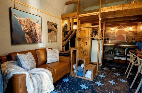 Newport Cabin | Romantic Glamping Tiny House with Outdoor Sauna in Newport, Tennessee