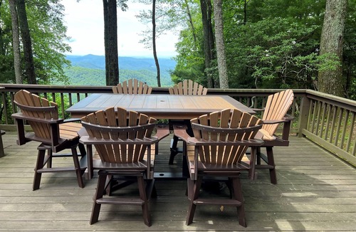 Apple Ridge Cabin | Romantic Log Cabin Mountain Views Dog Friendly