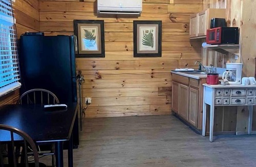 Columbia Cabin | Romantic Log Cabin with a King Sized Bed in the Heart of Kentucky's Picturesque Countryside
