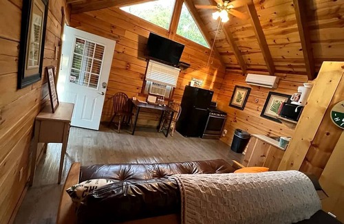 Columbia Cabin | Romantic Log Cabin with a King Sized Bed in the Heart of Kentucky's Picturesque Countryside