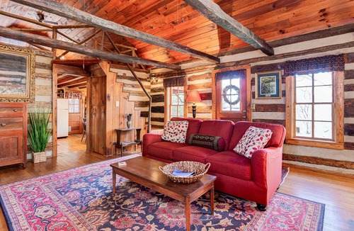 Hendersonville Cabin | Romantic Mountain Getaway - Hot Tub- Historic Charm