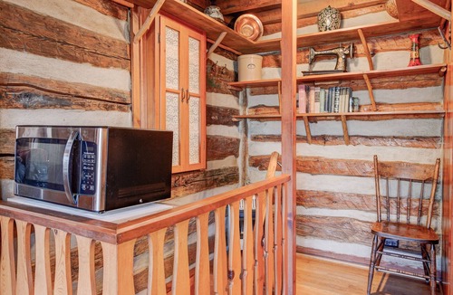 Hendersonville Cabin | Romantic Mountain Getaway - Hot Tub- Historic Charm