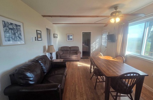 Mountain Home Cottage | Romantic Seclusion Lake Norfork Cottage 10 w/Jacuzzi at Teal Point Resort w/private lake access