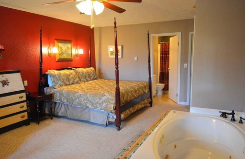Oakland Cabin | Romantic Suite Rental with a Hot Tub near Savage River State Forest, Maryland
