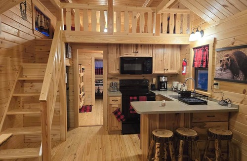 Vein Mountain Cabin | Romantic Woodsy nook located in Union Mills, North Carolina.