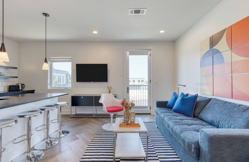 Historic Edgefield Hotel | Rooftop + 1 Mile to Broadway | Carter 1BDR Suite