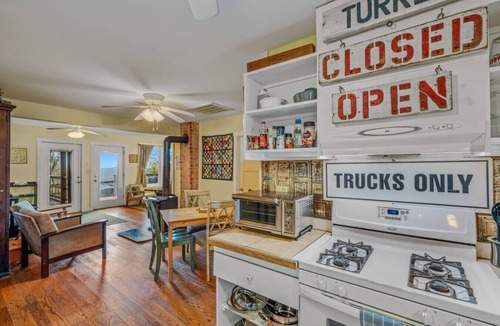Sleepy Hollow House | Rooftop deck, view, hot tub, pets, wifi, EV charger, lake access, fire pit