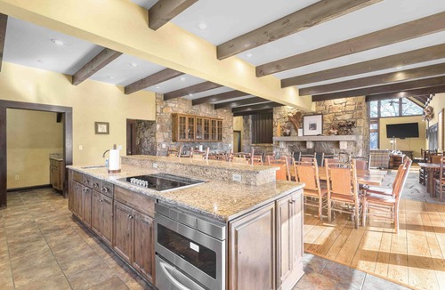 Pittman Center Cabin | Roosevelt Lodge: Majestic Lodge with Everything to Make your Perfect Vacation Great!