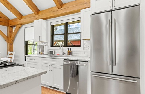 Sugarfork Cabin | Rose Cabin at Highland Peaks Retreat