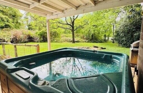 Asheville House | Rustic Asheville Stay- Hot Tub+ Fire Pit. Near Biltmore, Downtown & Trails. Pets