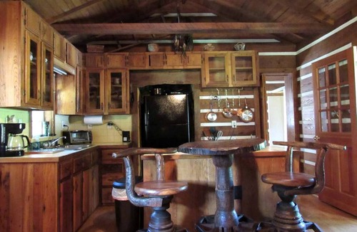 Laurel Bloomery Cabin | Rustic Cabin Rental with an Indoor Fireplace in Laurel Bloomery, Tennessee