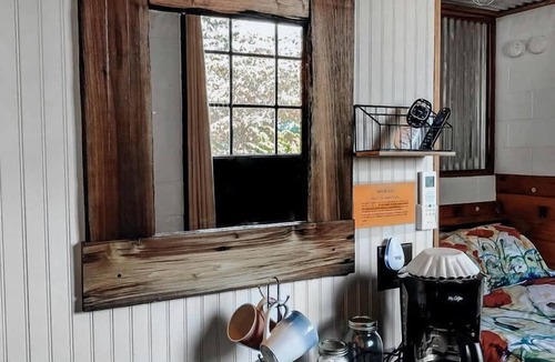 Lebanon Cabin | Rustic Farmhouse Stay with Country Breakfast & Private Bath near Old Hickory Lake – Gallatin, Tennessee