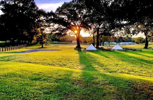 Lebanon Cabin | Rustic Horse Stall Suite with Private Bath & Country Breakfast near Old Hickory Lake