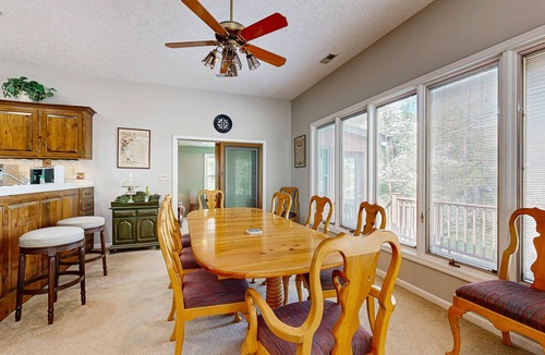 Bumpass House | Rustic lakehouse with views, kayaks, Wifi, Central AC & cozy firepit nights