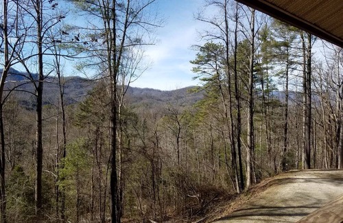 Bryson City Cabin | Rustic Log Cabin with a Hot Tub near the Nantahala River in Bryson City, North Carolina