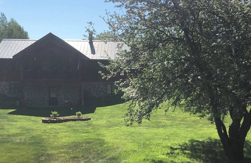 Gwinn House | Rustic Log Home Basement with Trail Access – Ideal Snowmobiler’s Winter Retreat