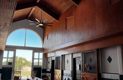 Lebanon Cabin | Rustic Tennessee Bed & Breakfast – Country Barn Breakfast & Private Bath Near Wildlife Preserves