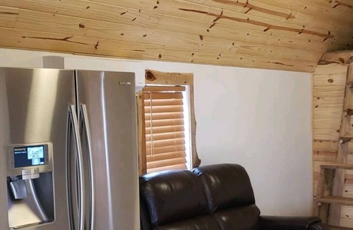 Tulsa Cabin | Rustic Tiny Cabin with private hot tub 7mins from downtown