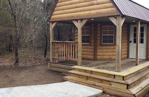 Tulsa Cabin | Rustic Tiny Cabin with private hot tub 7mins from downtown