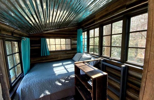 Talking Rock Cabin | Rustic Woodland Treehouse with Fire Pit in Talking Rock, Georgia